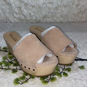 Woman Suede platform sandals
